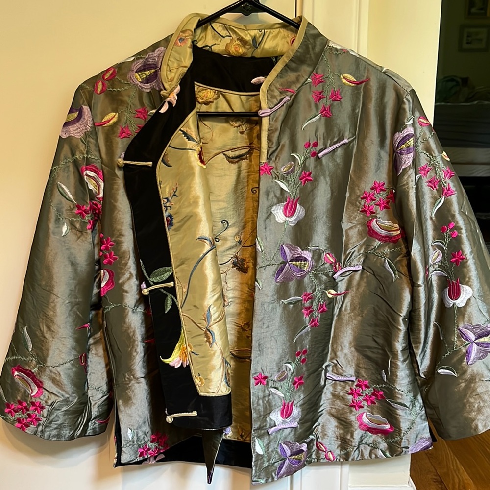 New Chinese embroidered silk jacket (reversible!) Size M